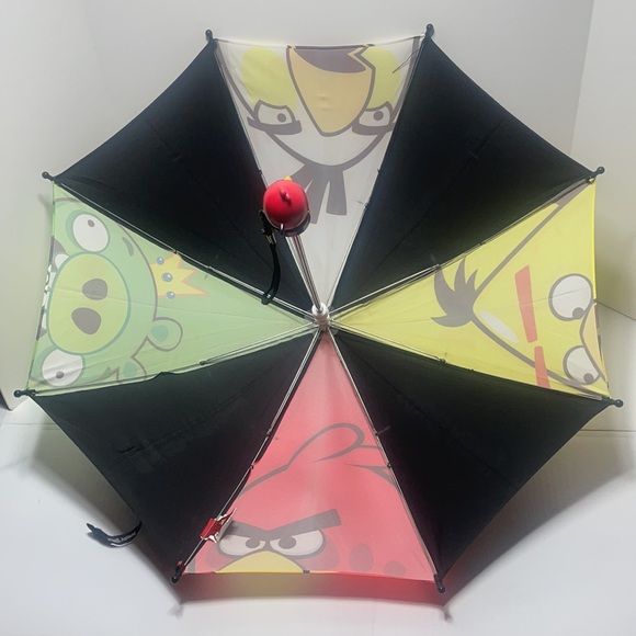 Angry Bird Umbrella ! King Pig And Angry Birds Depicted! - Picture 9 of 11